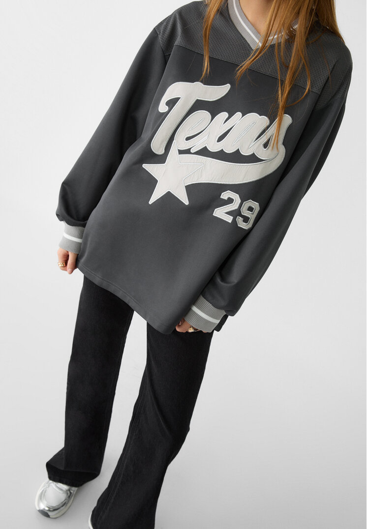 camiseta oversize bordado