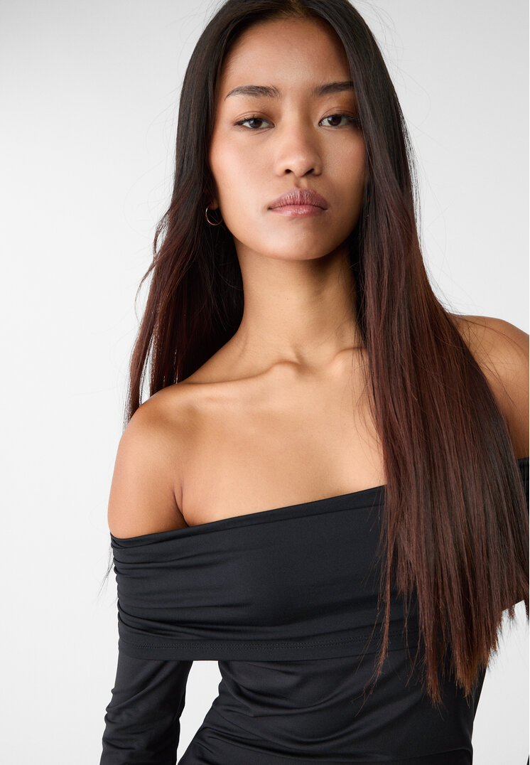 vestido corto hombros descubiertos