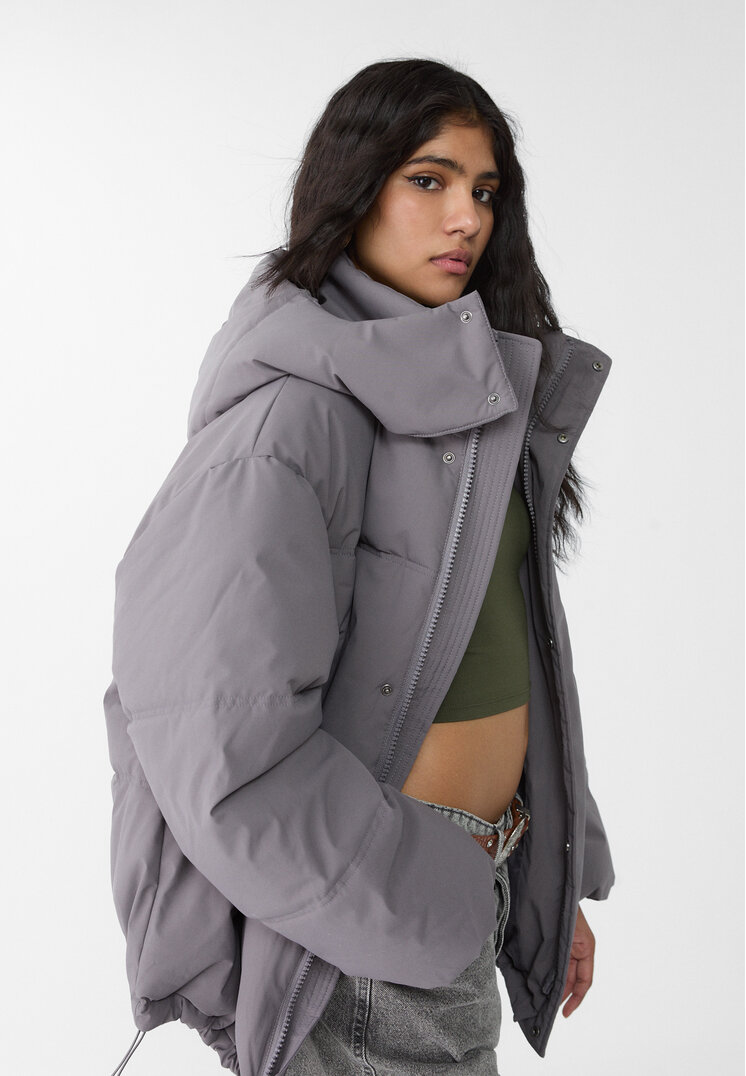cazadora oversize acolchada capucha