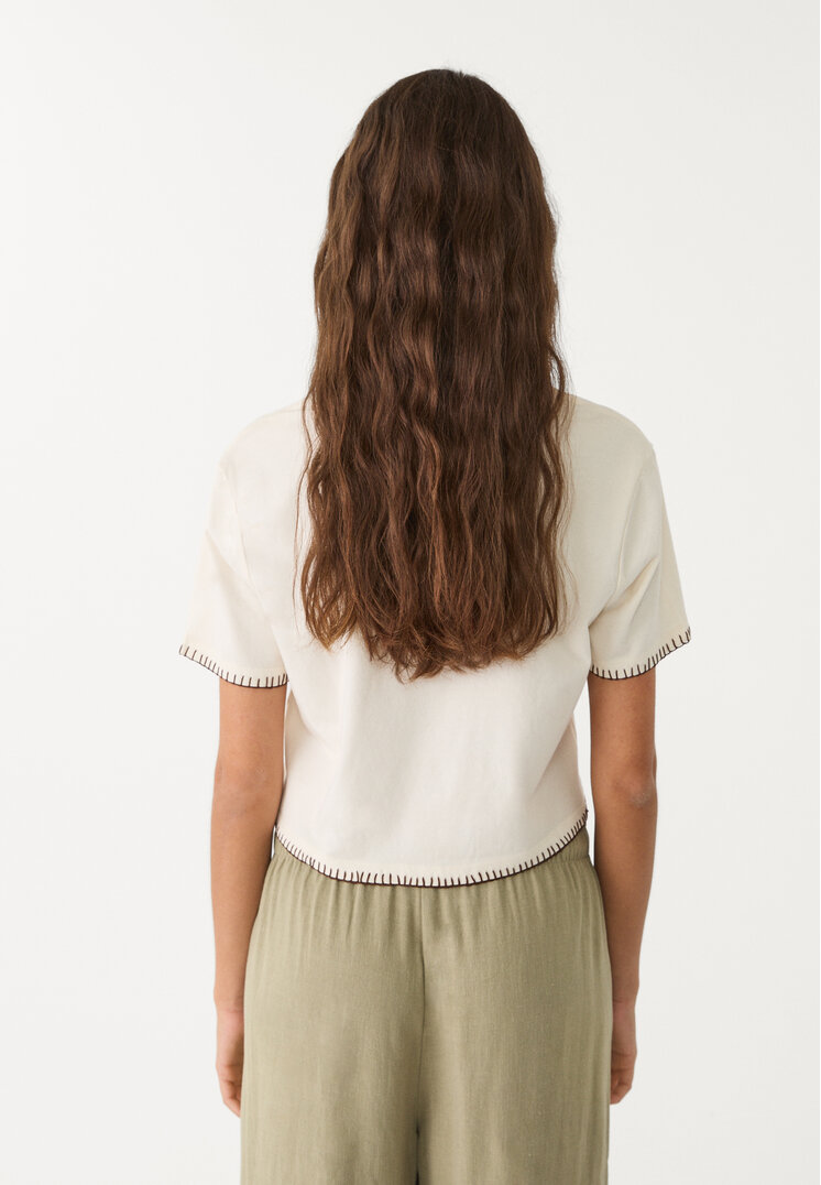 camiseta cropped bordado palmera