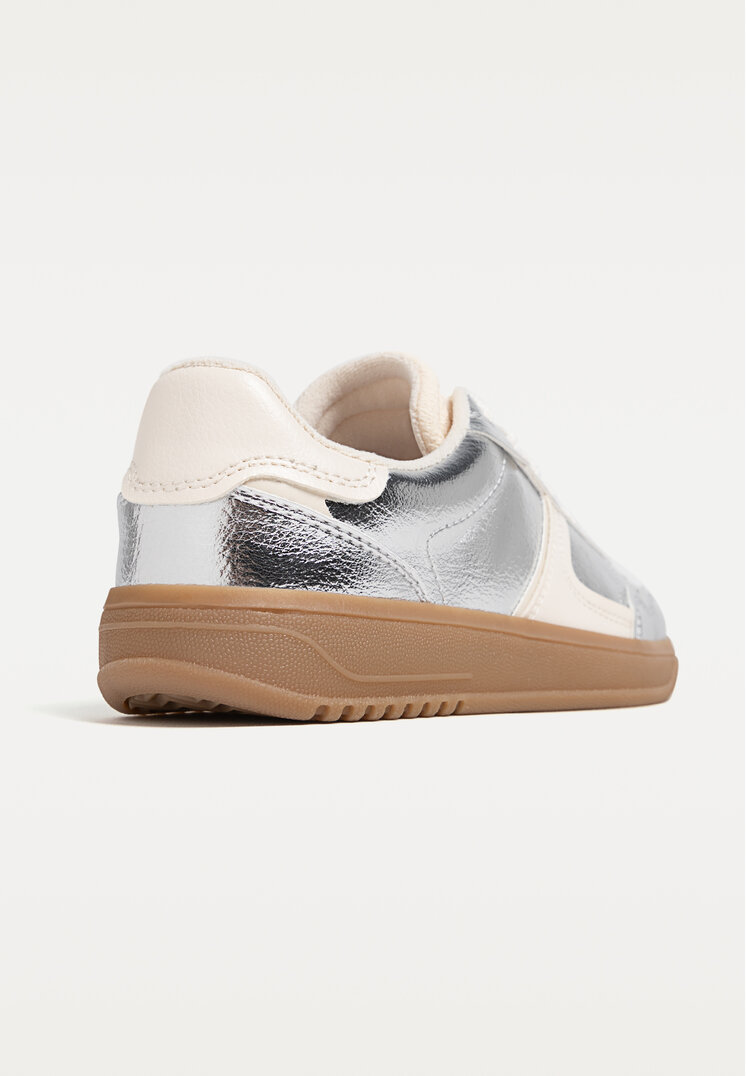 zapatillas casual retro plateadas