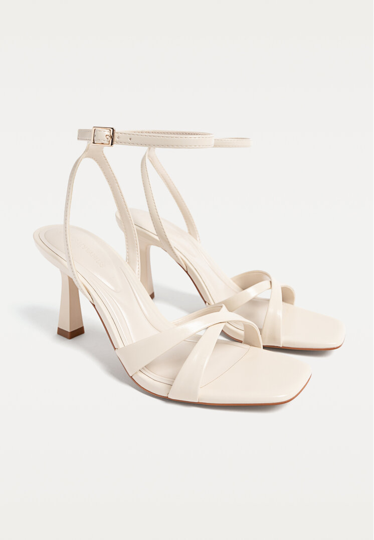 sandalias de tacon fino