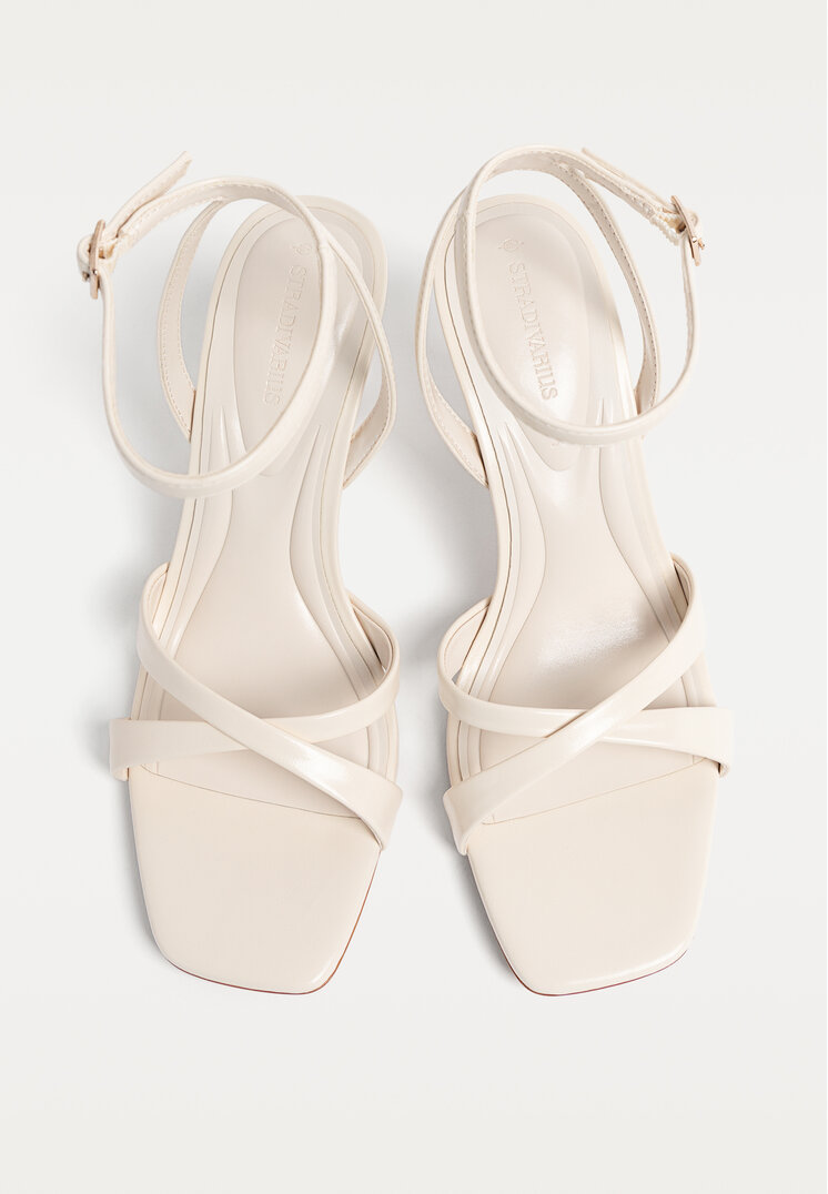 sandalias de tacon fino