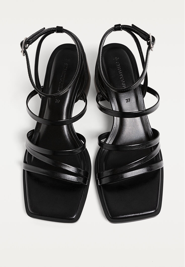 sandalias de tacon ancho tiras