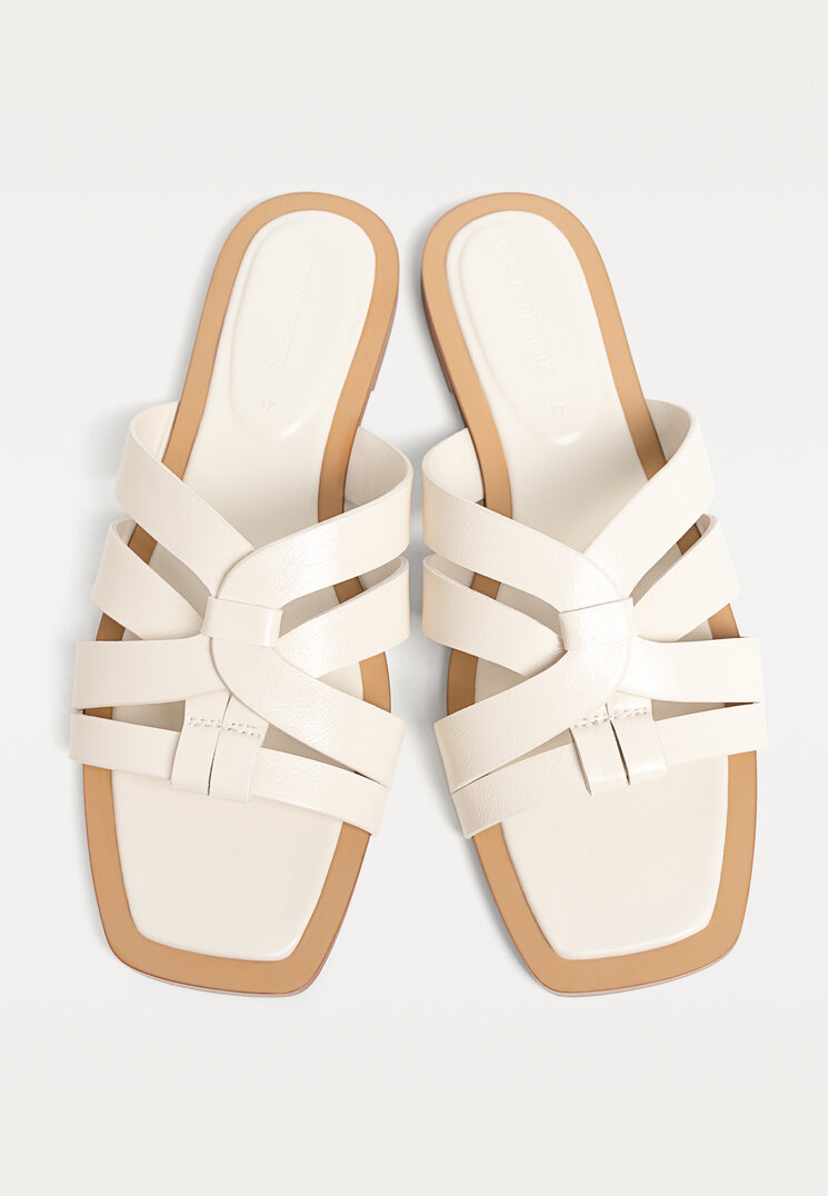 sandalias planas tiras