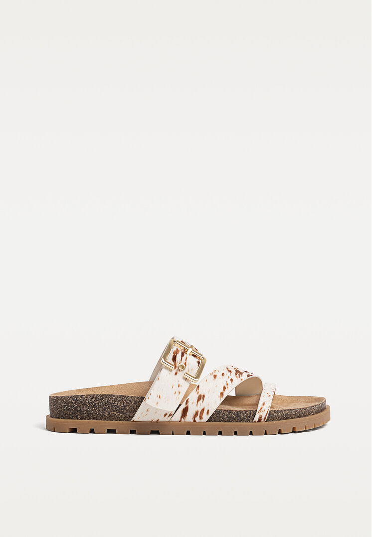 sandalias planas piel efecto pelo