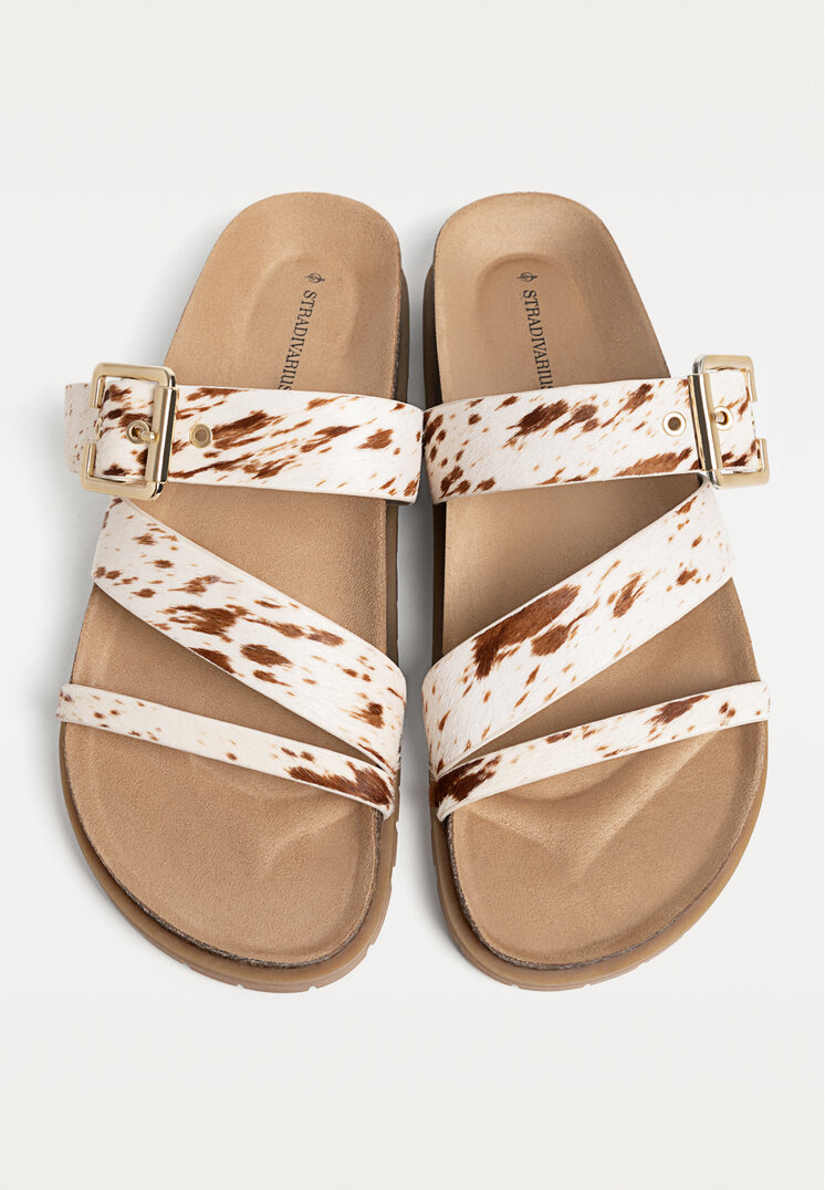sandalias planas piel efecto pelo