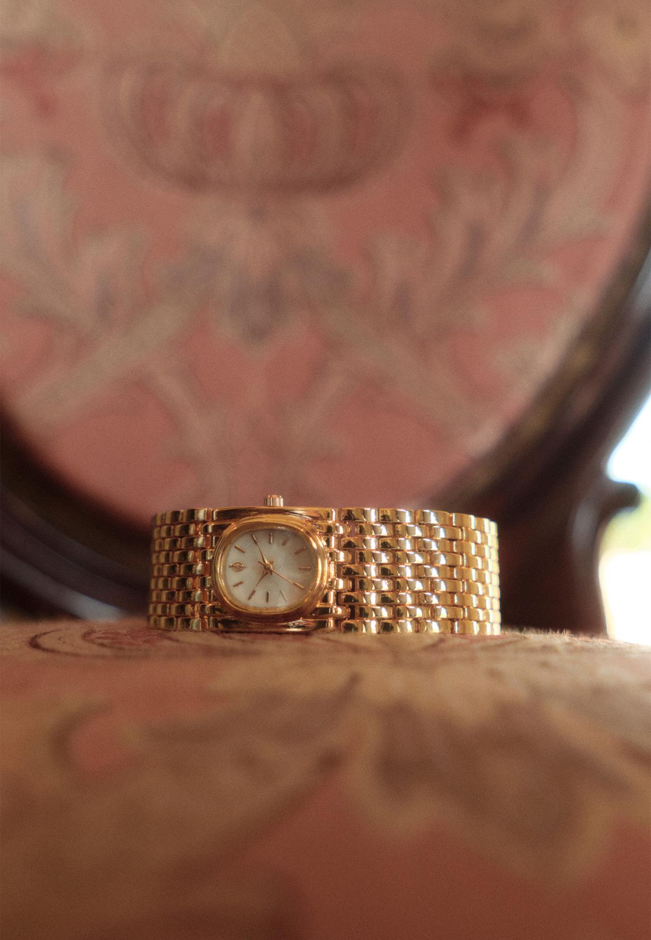 Wide chain watch — Gold