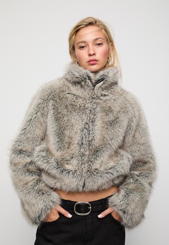 jacke-aus-kunstfell-mit-stehkragen