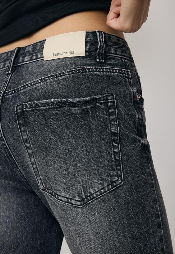 d98-straightfitjeans