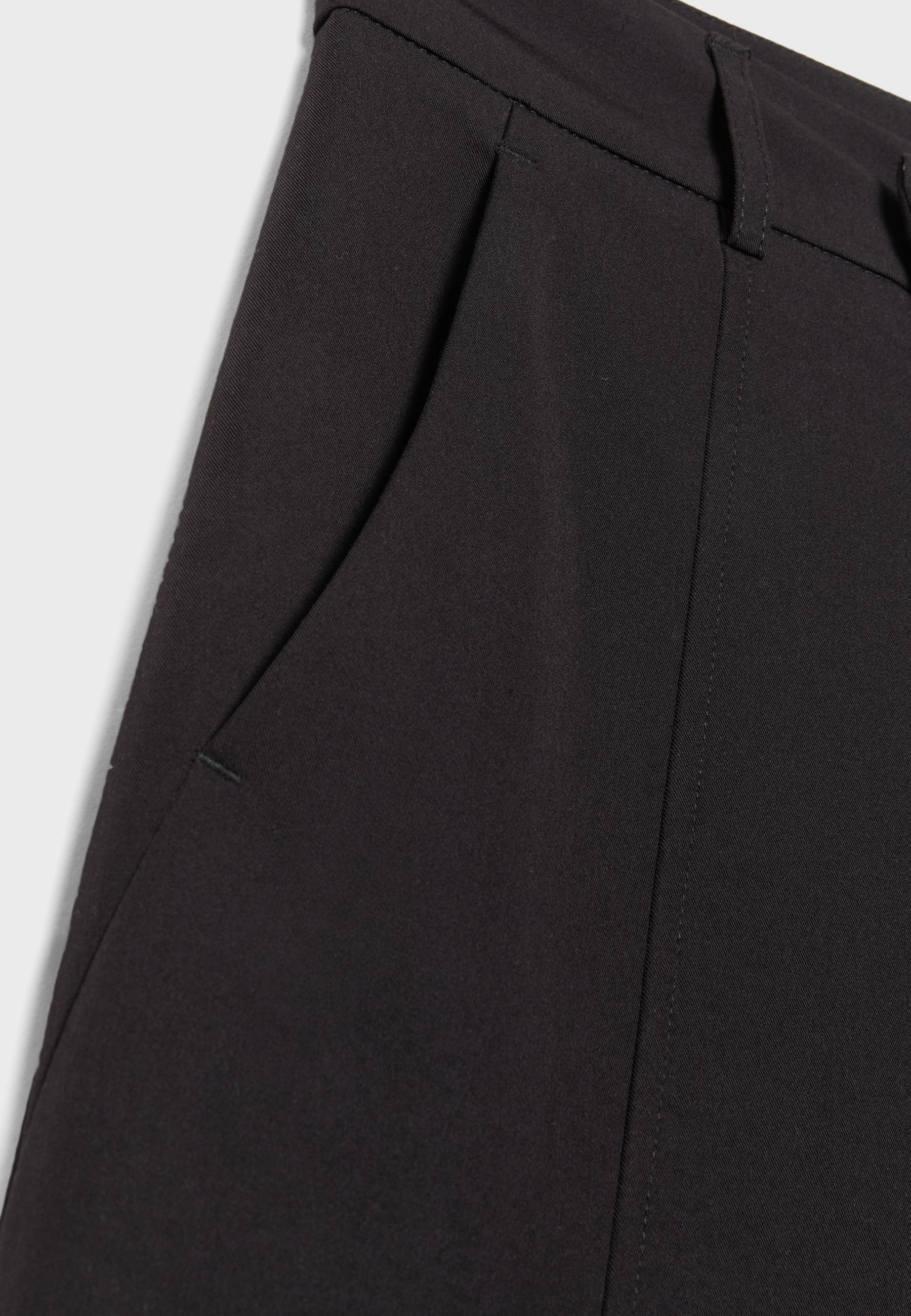 Crossed-waist smart Bermuda shorts — Black