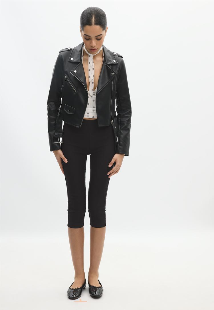 cazadora biker con cinturon efecto piel