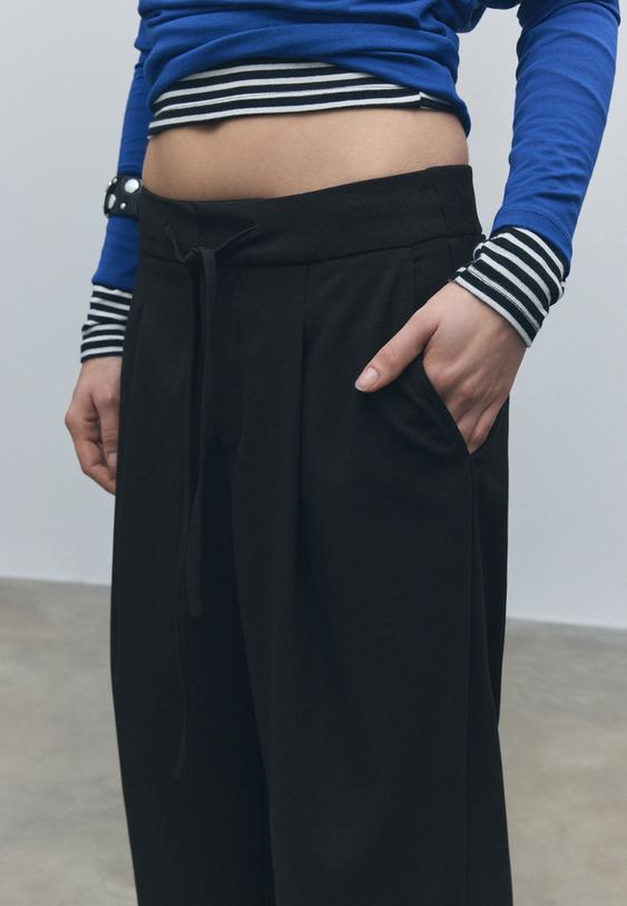 stoffhose-mit-bundfalten-und-kordelzug