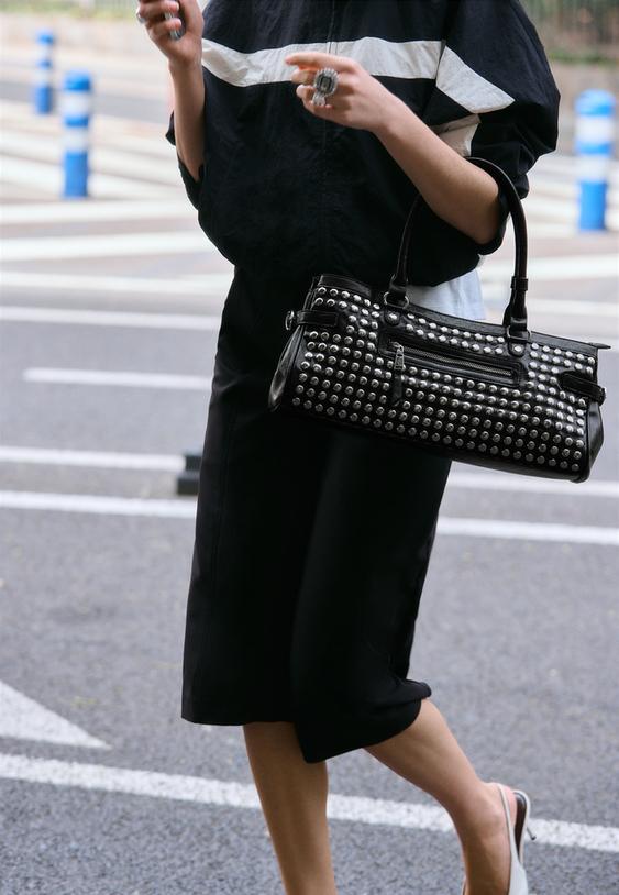 sac porte epaule a clous