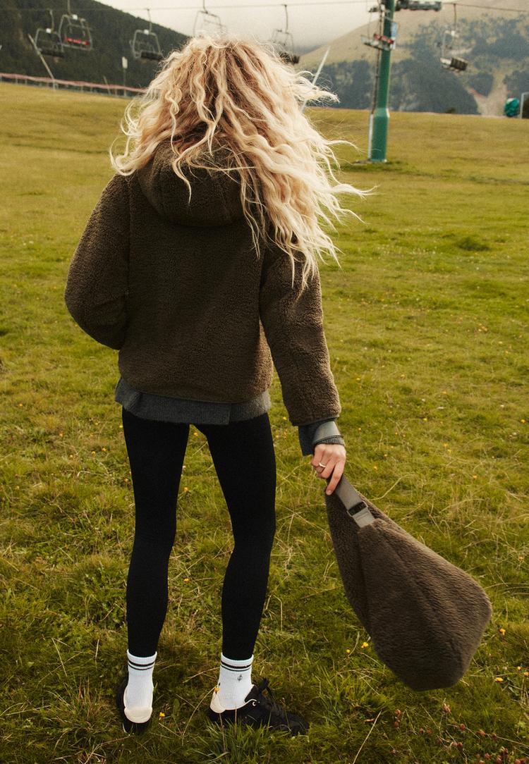 cazadora efecto borreguillo detalle pana