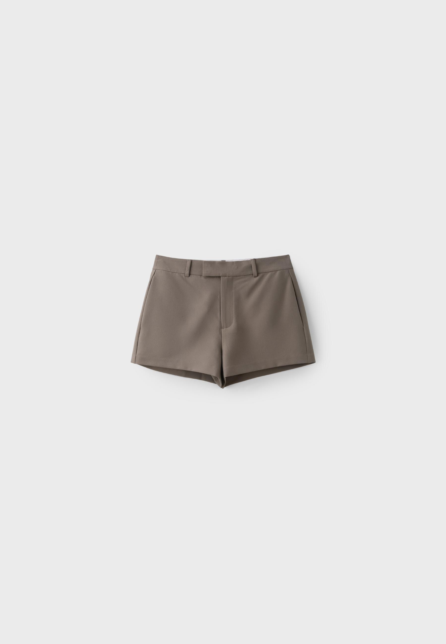 Tailored shorts with belt loops — Brown