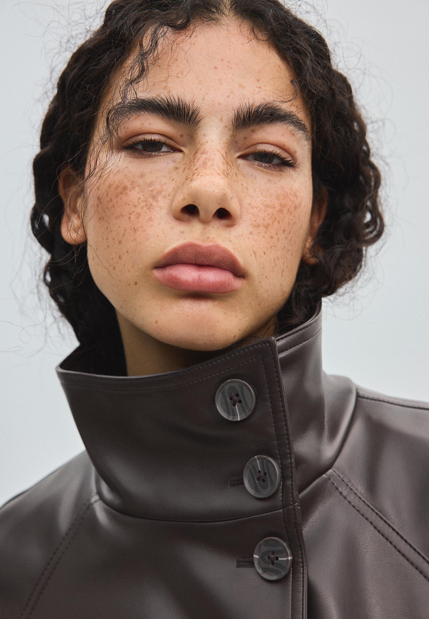 Short leather effect trench coat — Dark grey