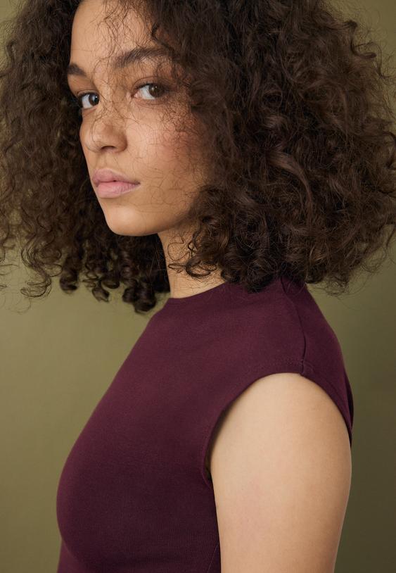 camiseta basica ajustada crop