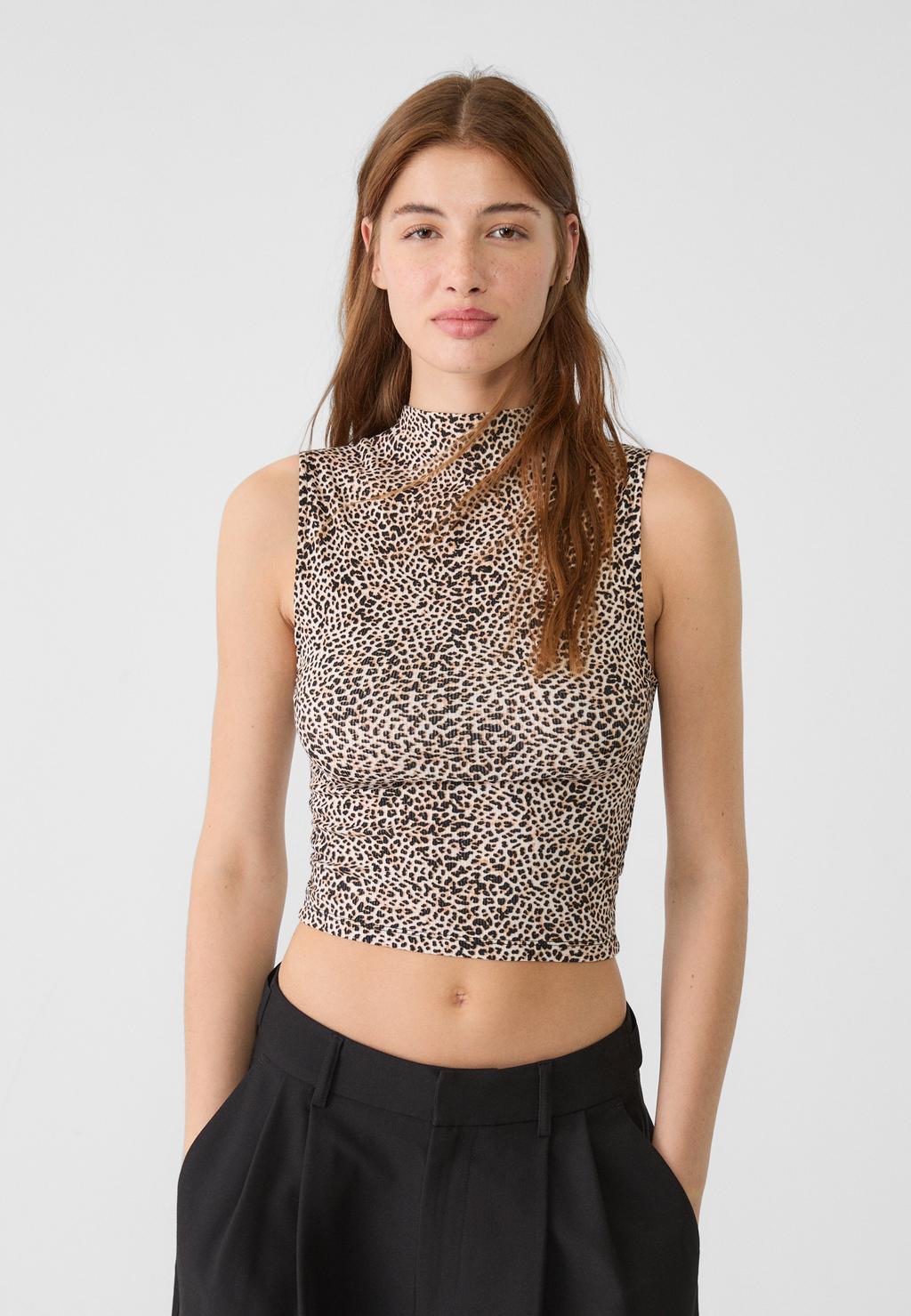 Cropped leopard print top