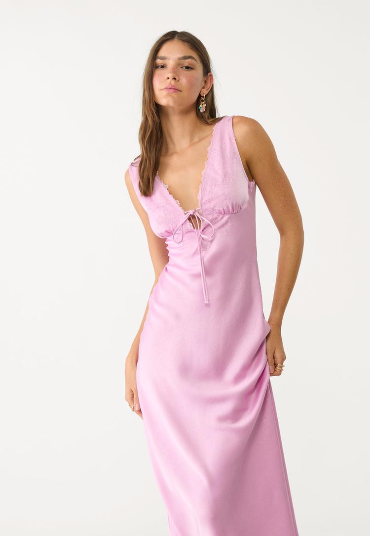 vestido midi satinado encaje