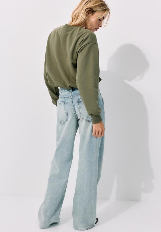 sudadera cropped globo