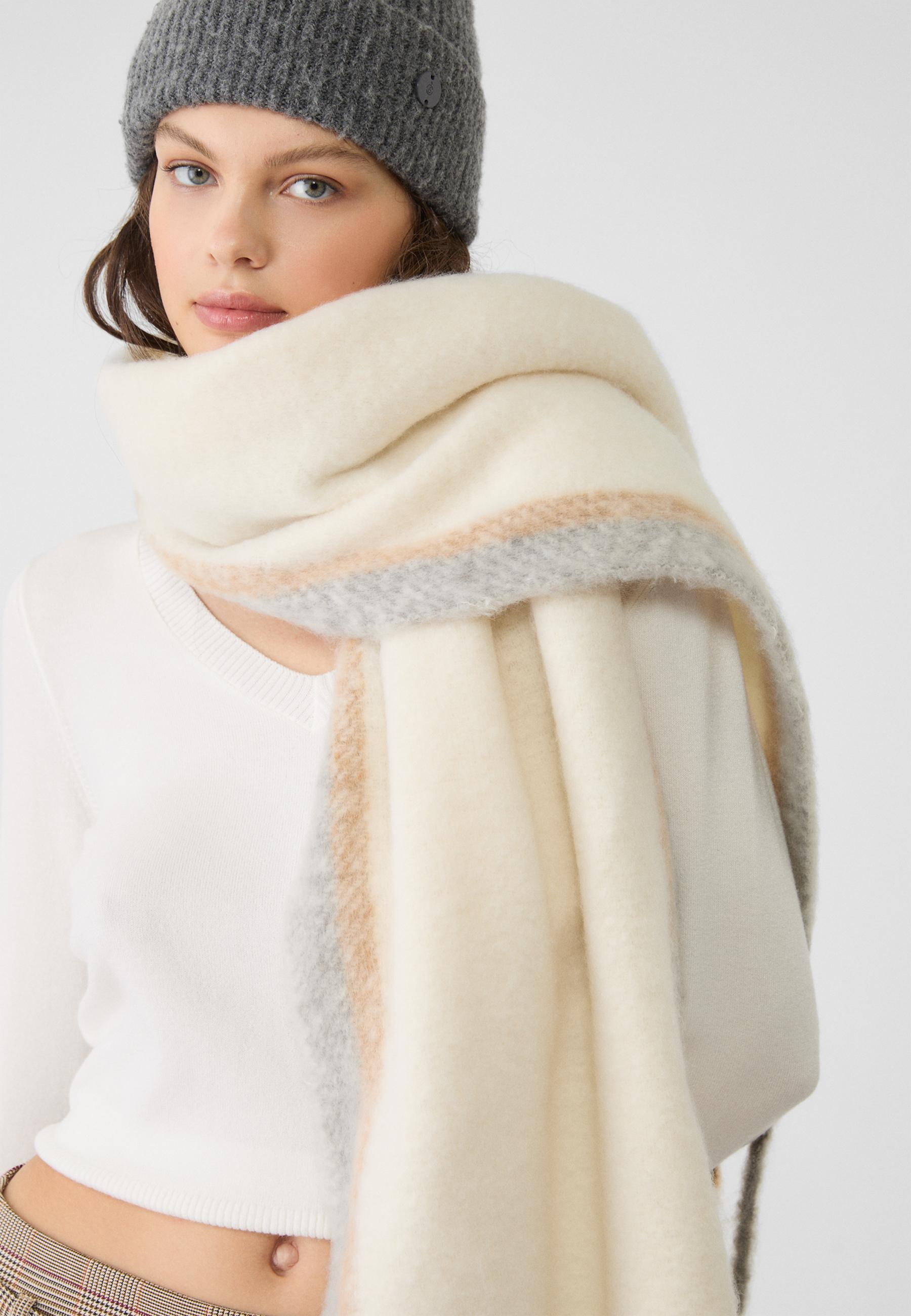 Scarf with side stripe - Women's fashion | Stradivarius Jordan