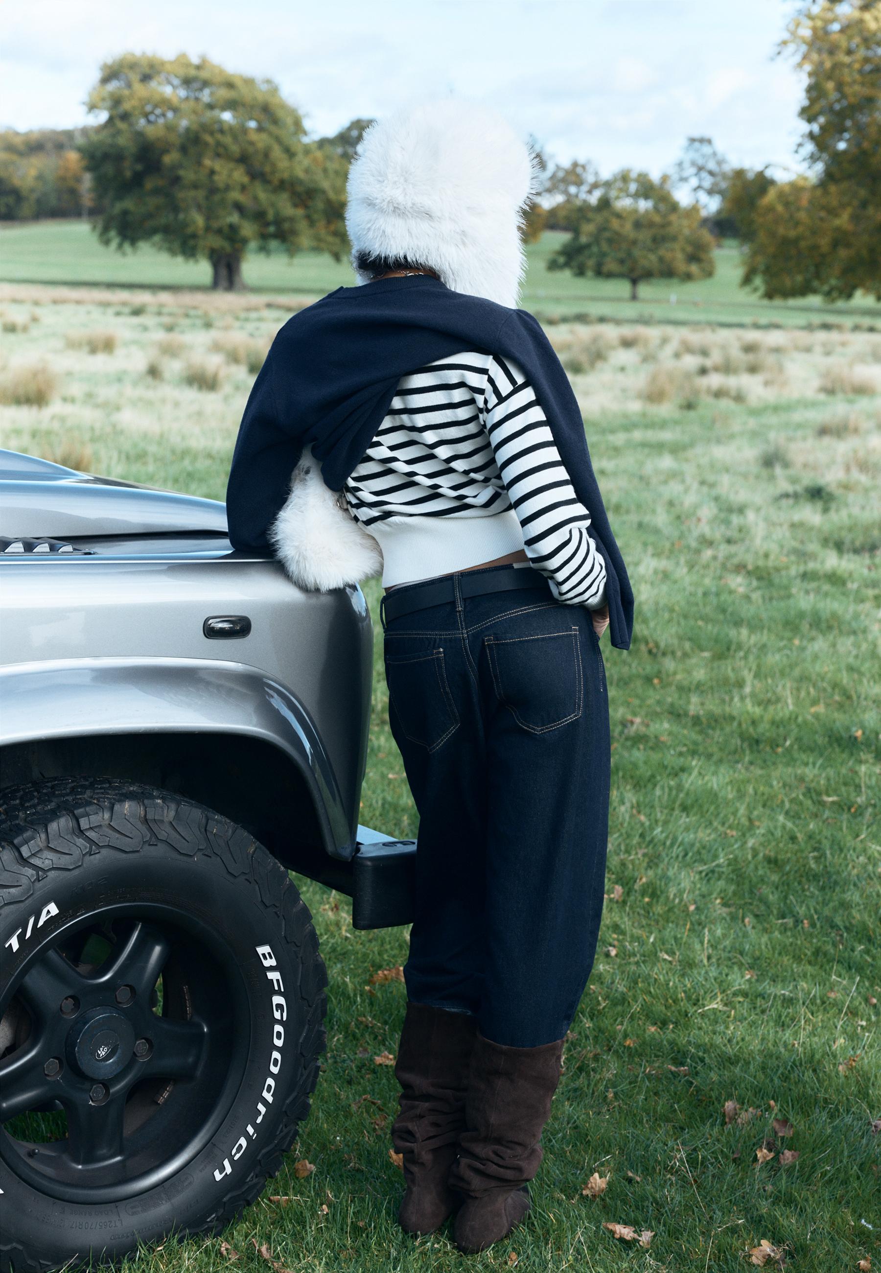 Soft-Touch Basic Knitted Jumper — Navy blue
