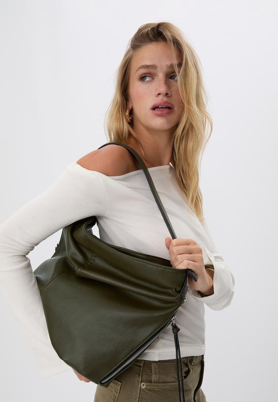 shoulder bag with zip