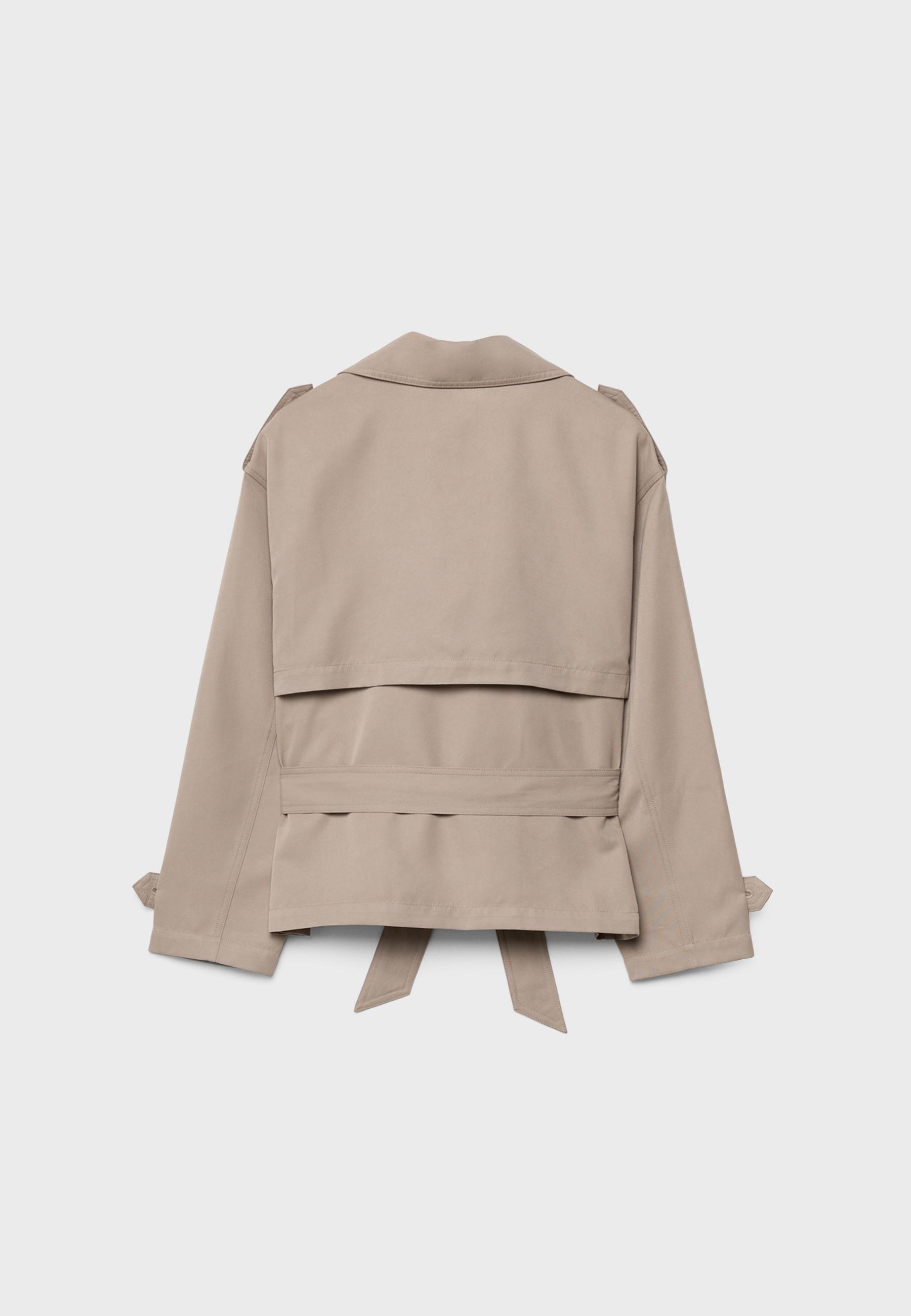 Kemerli ve dökümlü kısa trençkot - Görsel 8