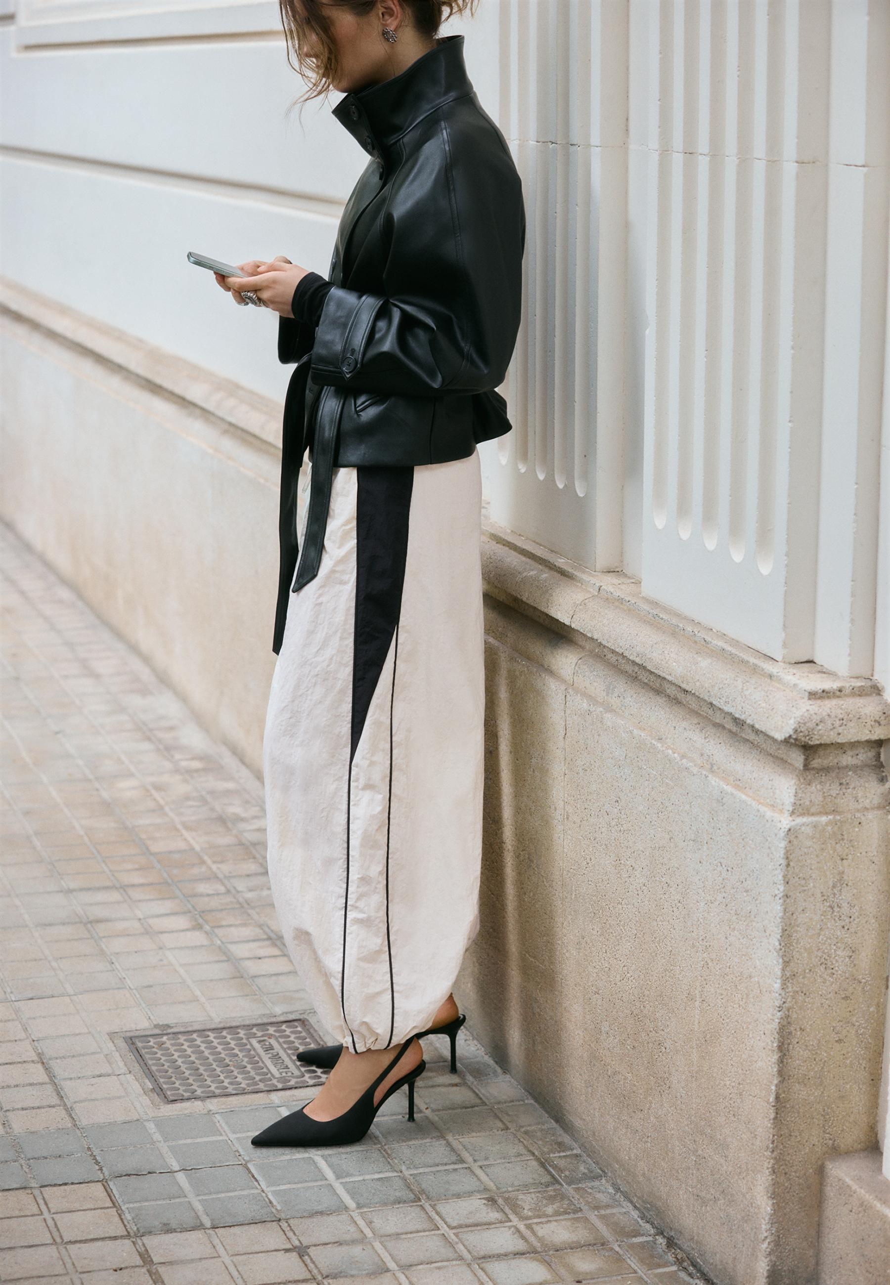 Stradivarius Kontrast detaylı jogger pantolon görsel 7