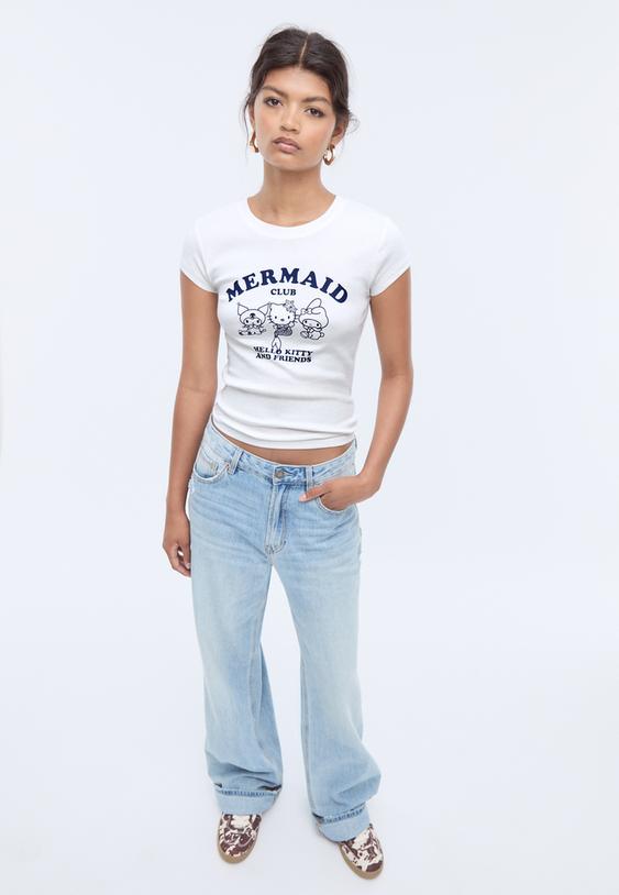 camiseta fitted hello kitty