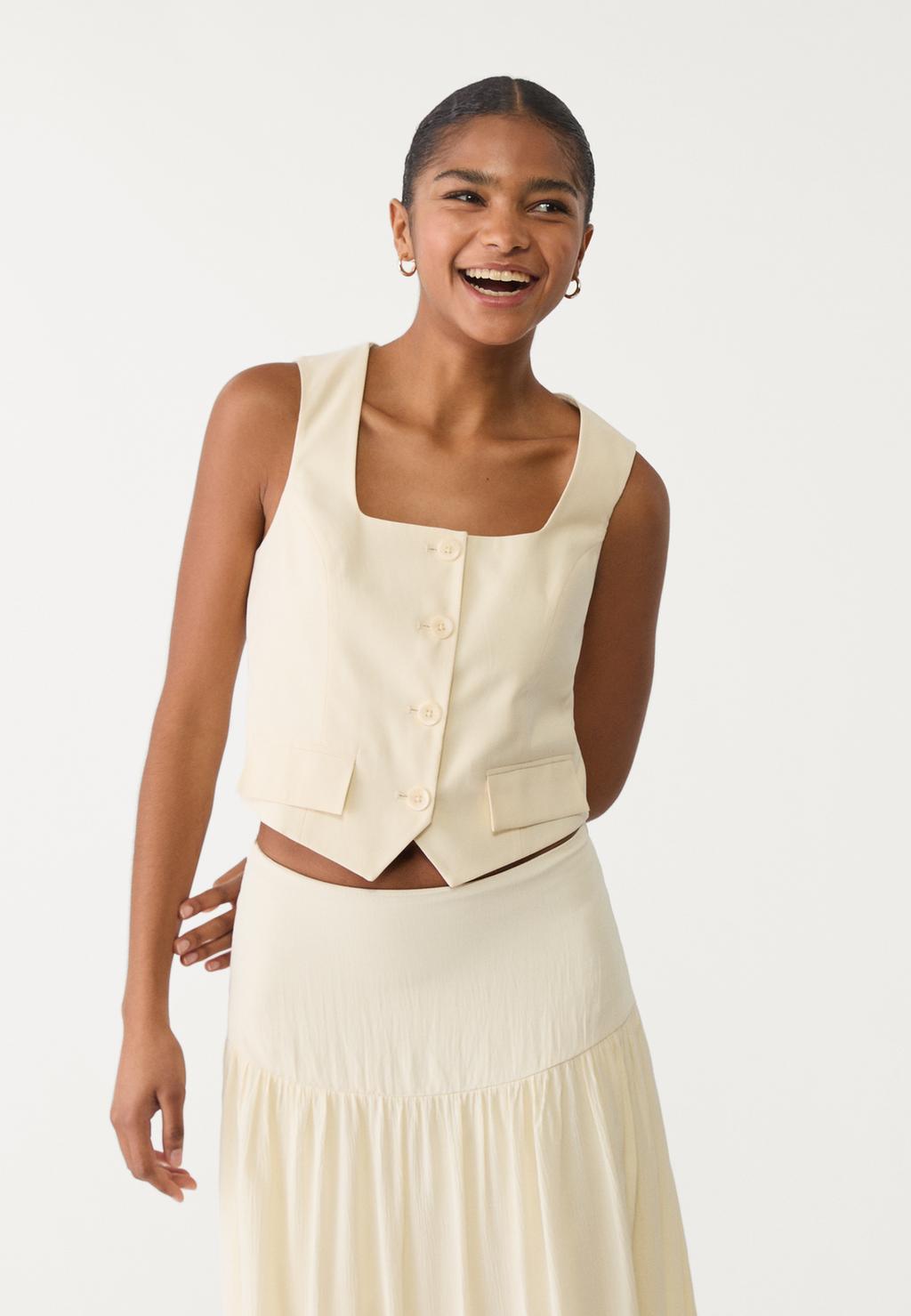 Short vest with a square-cut neckline