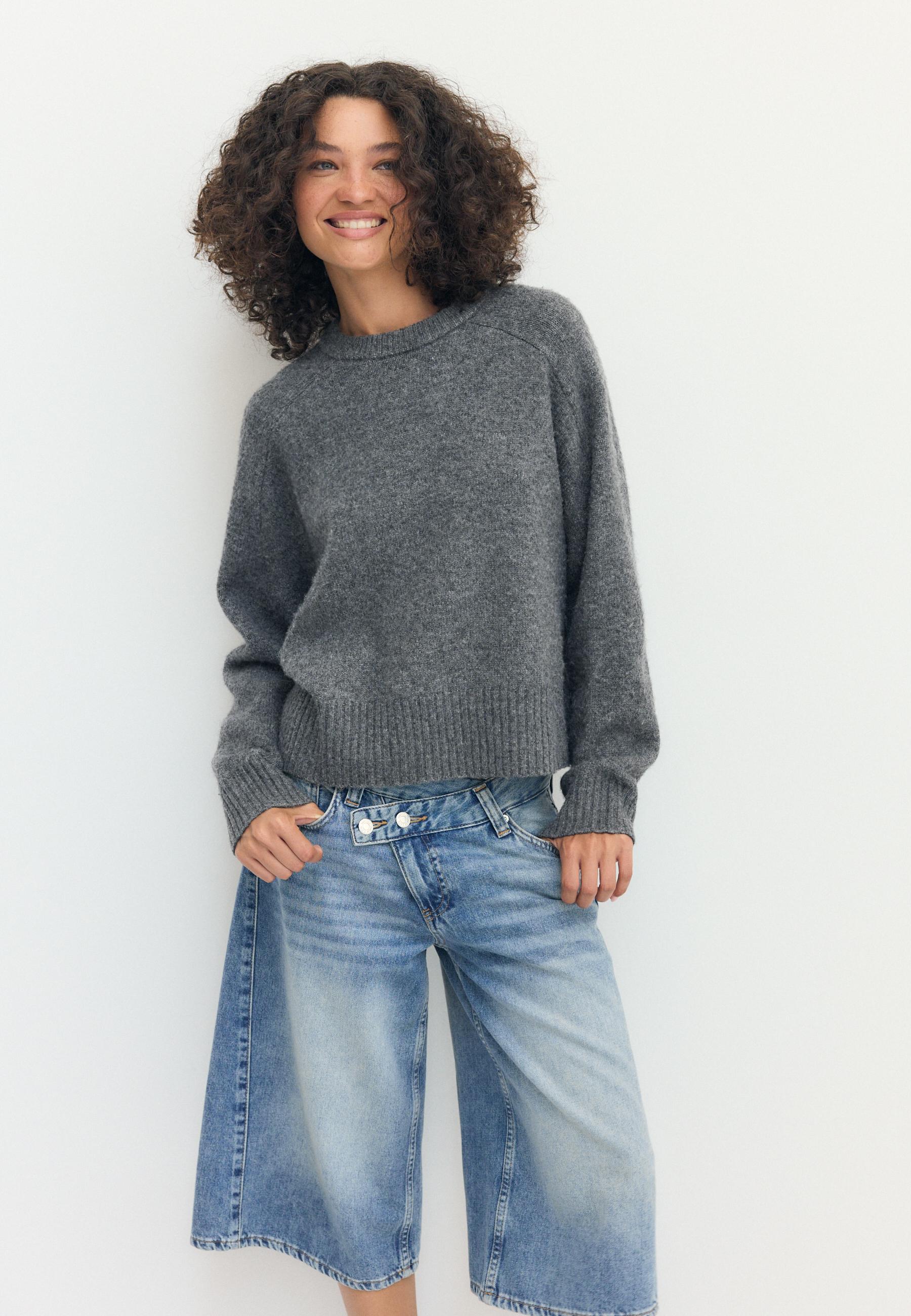 Basic Soft Knit Jumper — Dark grey