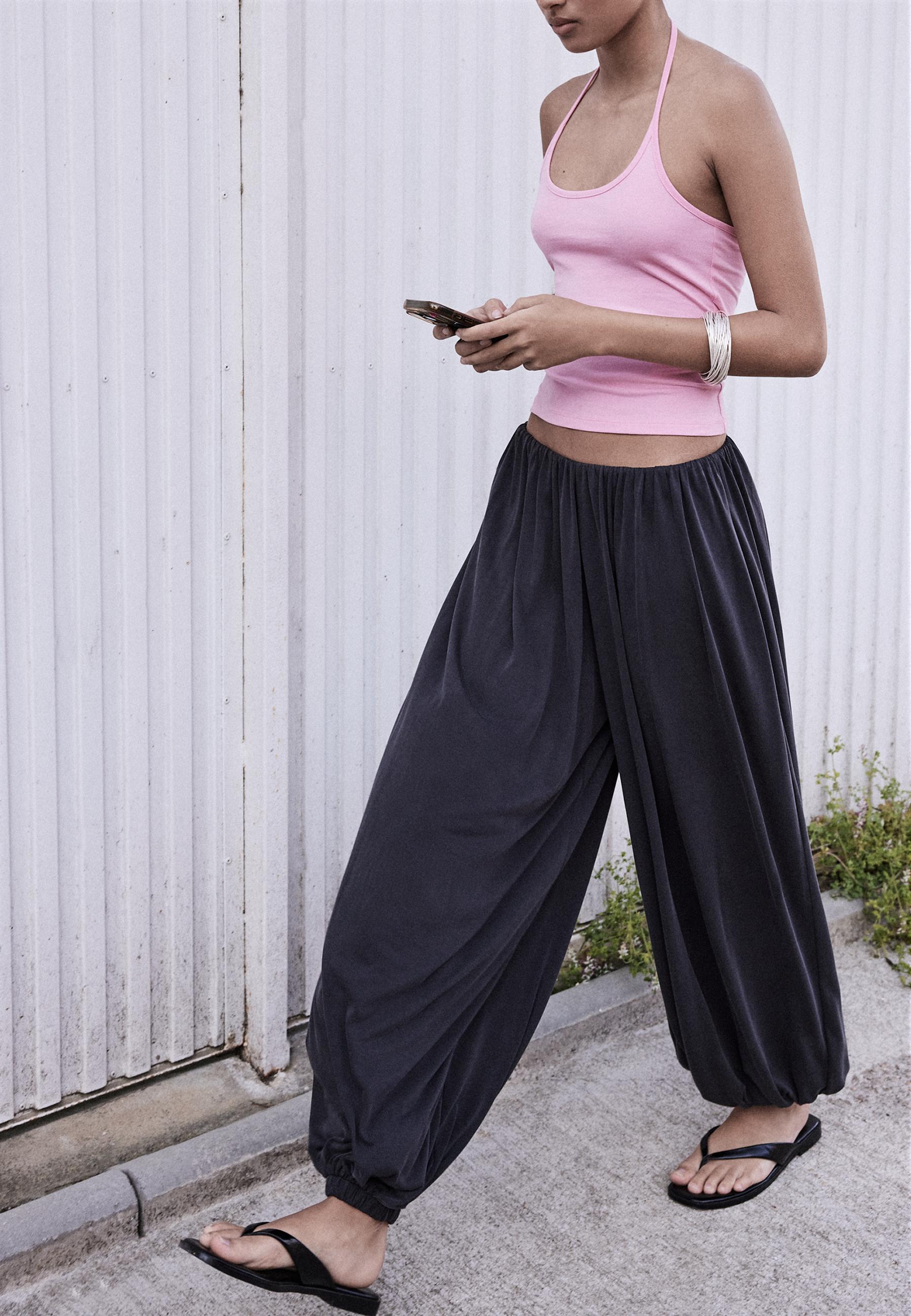 Soft-touch flowing balloon trousers — Dark grey