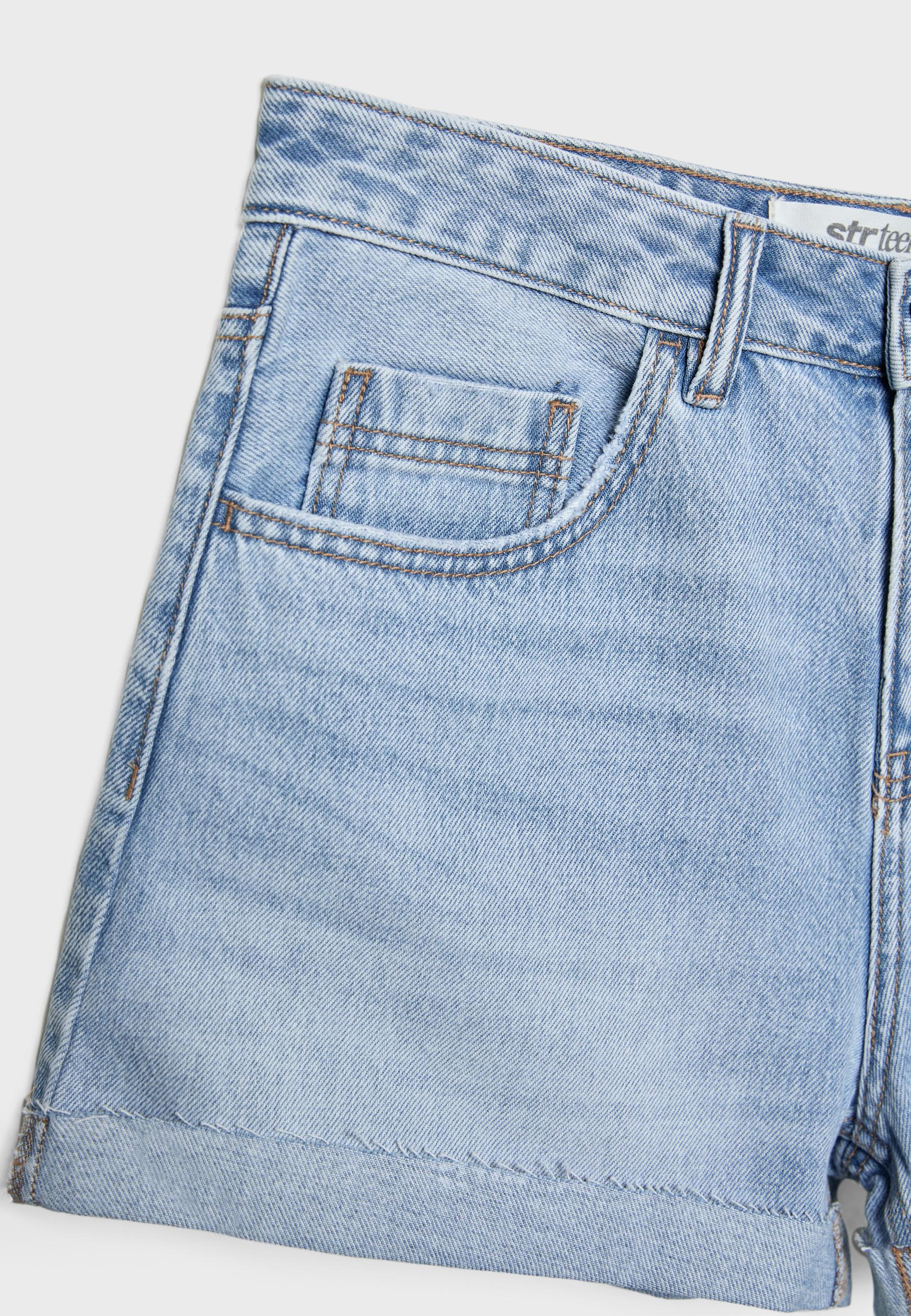 Rolled-up denim shorts - Women's fashion | Stradivarius