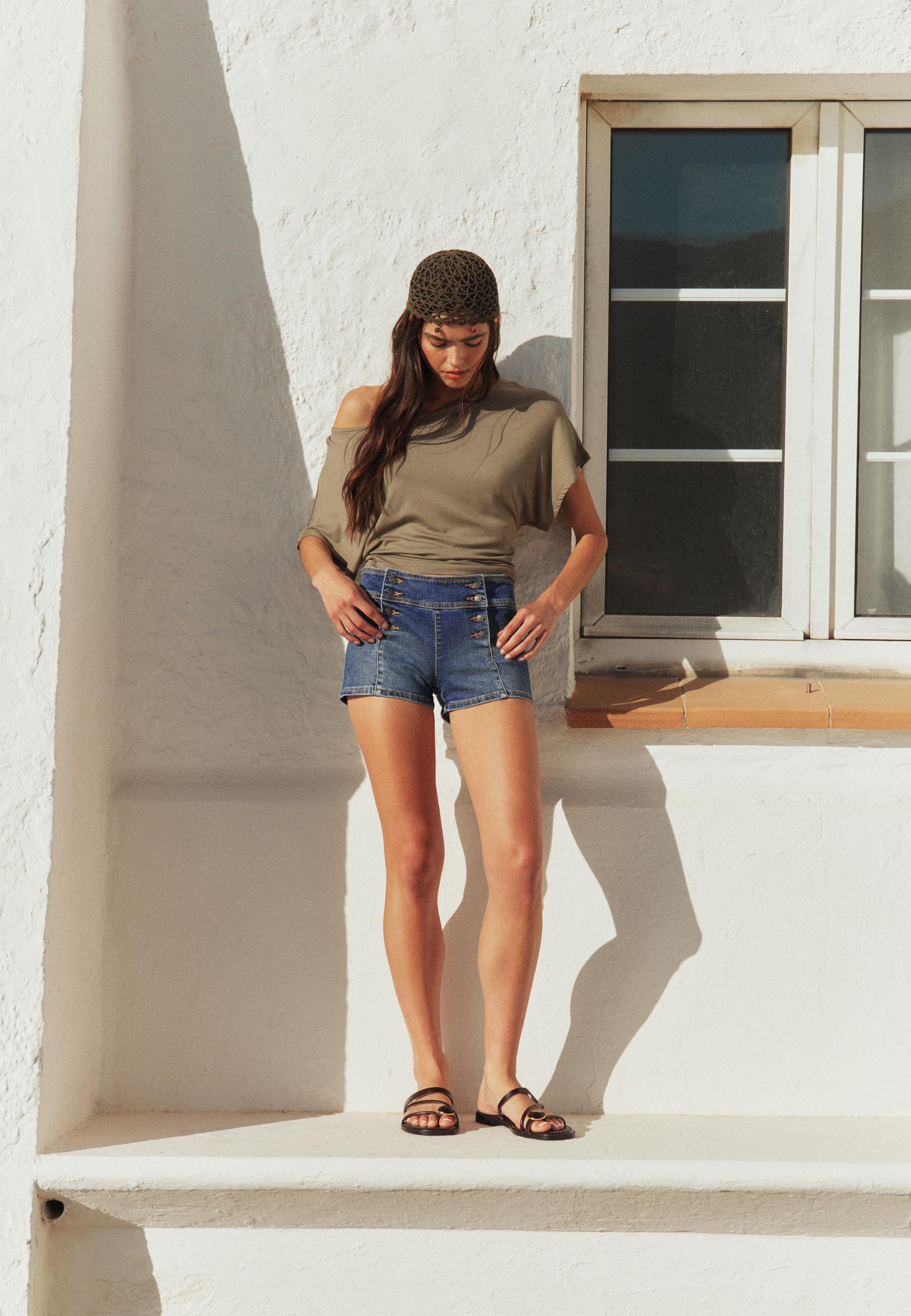 Button denim shorts — MEDIUM DENIM WASH