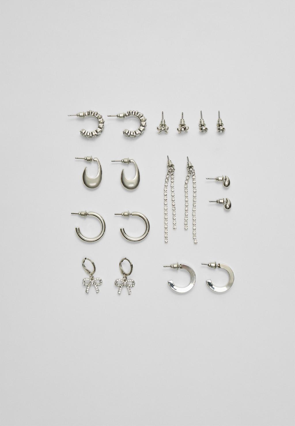 Set of 9 pairs of shiny earrings