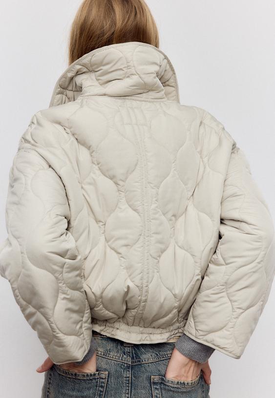 cazadora acolchada con capucha