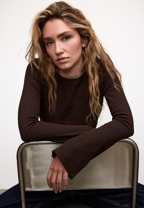 camiseta basica manga acampanada