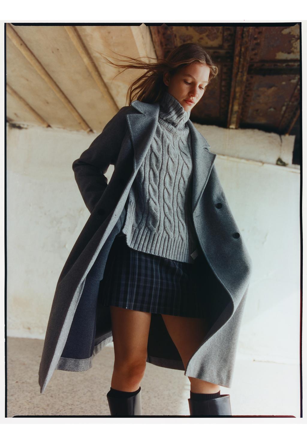 Abrigo trench tacto suave