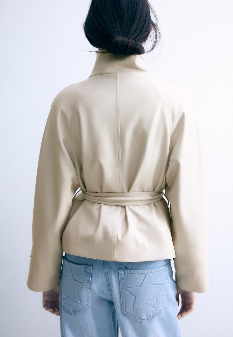 Stradivarius Trench Με Ψηλό Γιακά Και Όψη Δέρματος Εκρού S φωτογραφία
