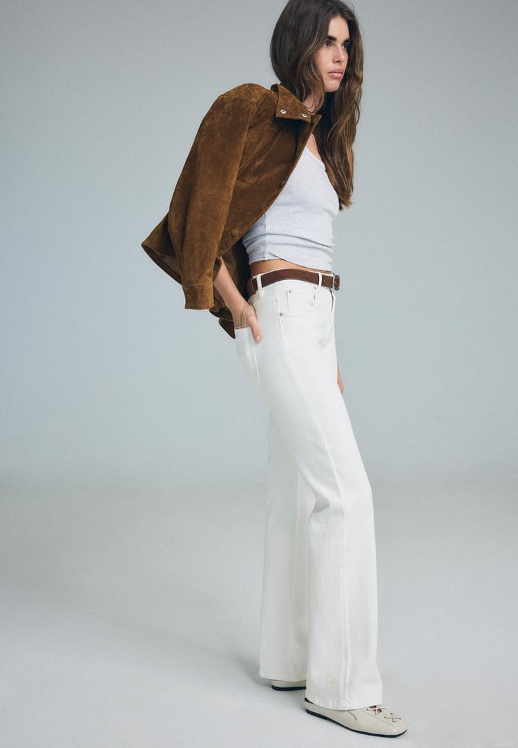 D68 boot-cut jeans with belt — White