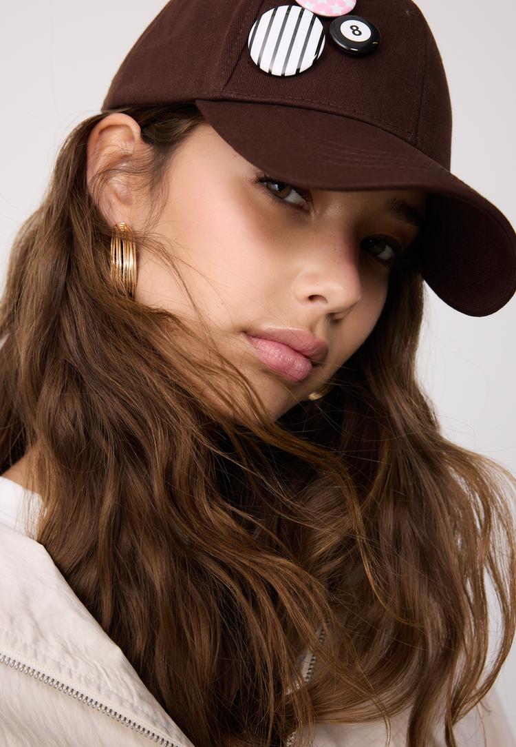 Stradivarius Καπέλο Με Καρφιτσάκια Καφέ Os φωτογραφία