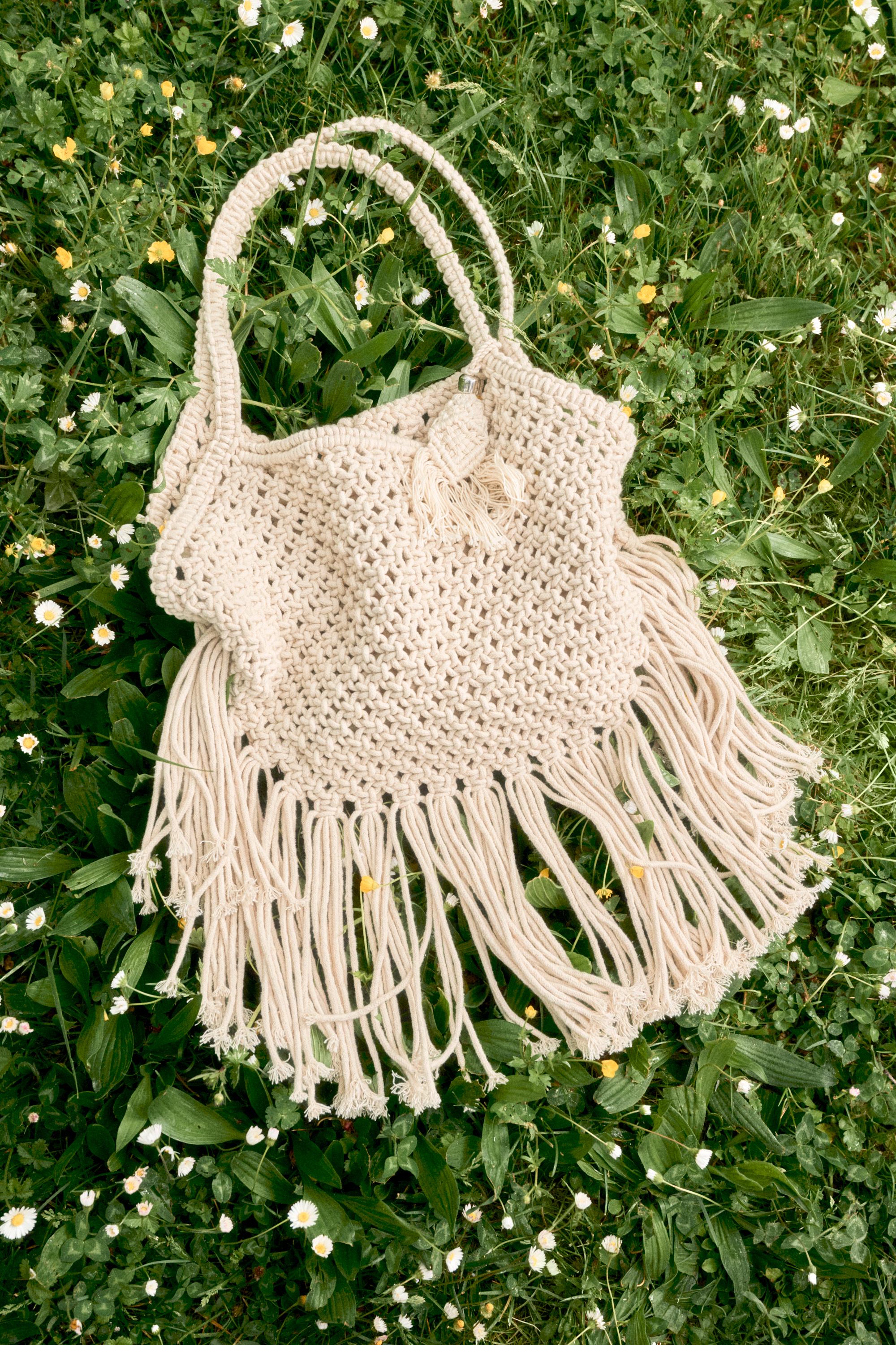 Macramé fringed shoulder bag — Ecru