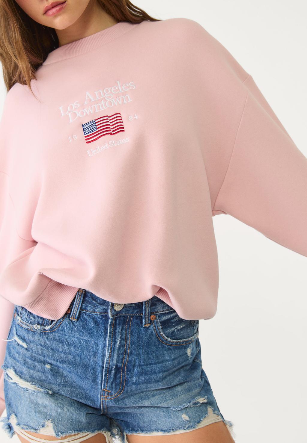 Bayrak işlemeli sweatshirt