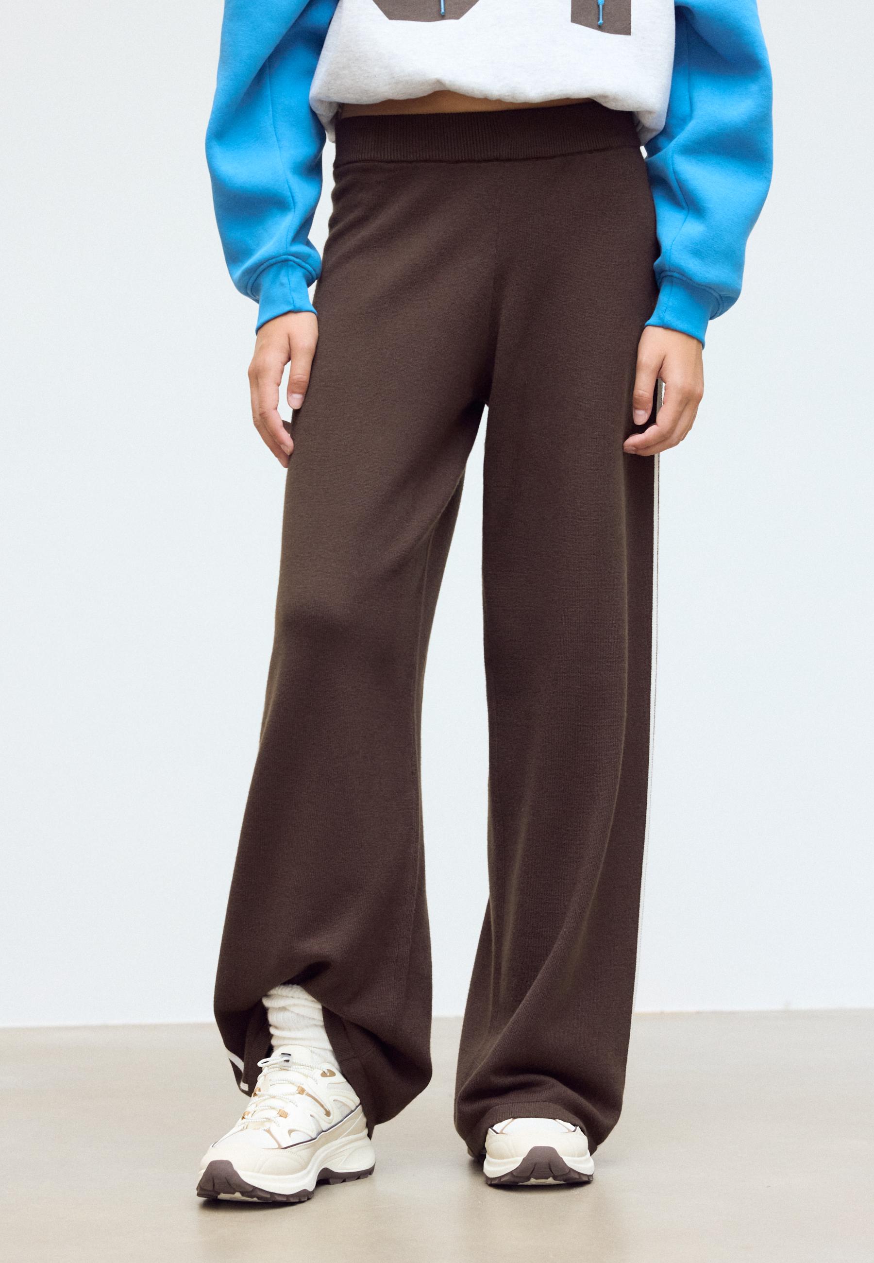 Stradivarius Πλεκτό Παντελόνι Jogger Με Ρίγα Καφέ Xl