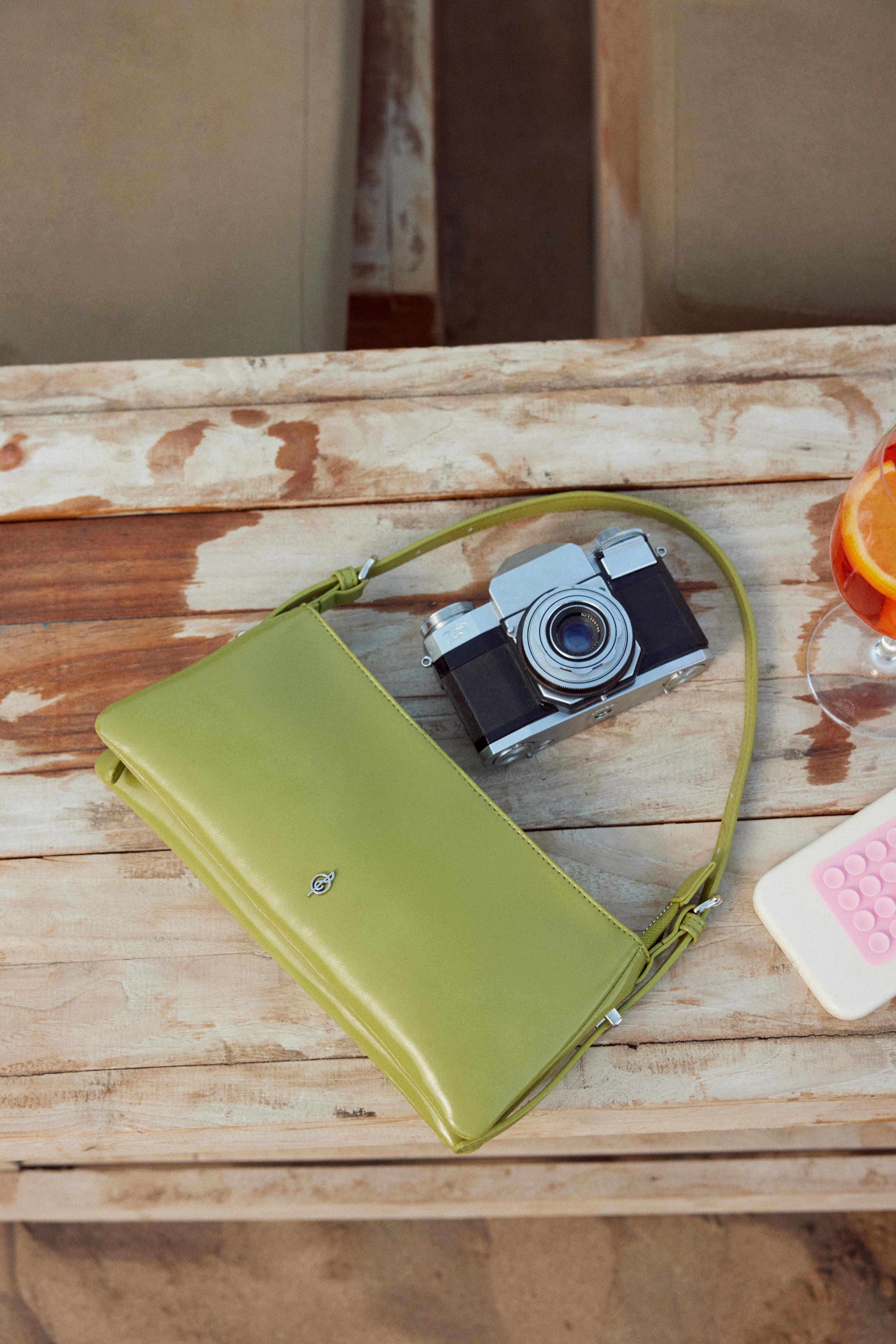Logo shoulder bag — Pistachio green
