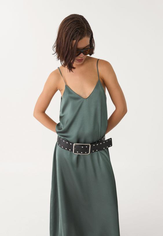 saten yuzeyli dokumlu uzun elbise