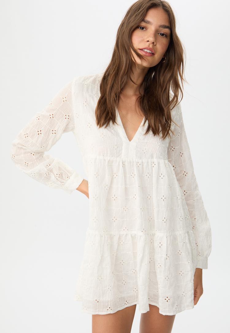 vestido corto fluido bordados