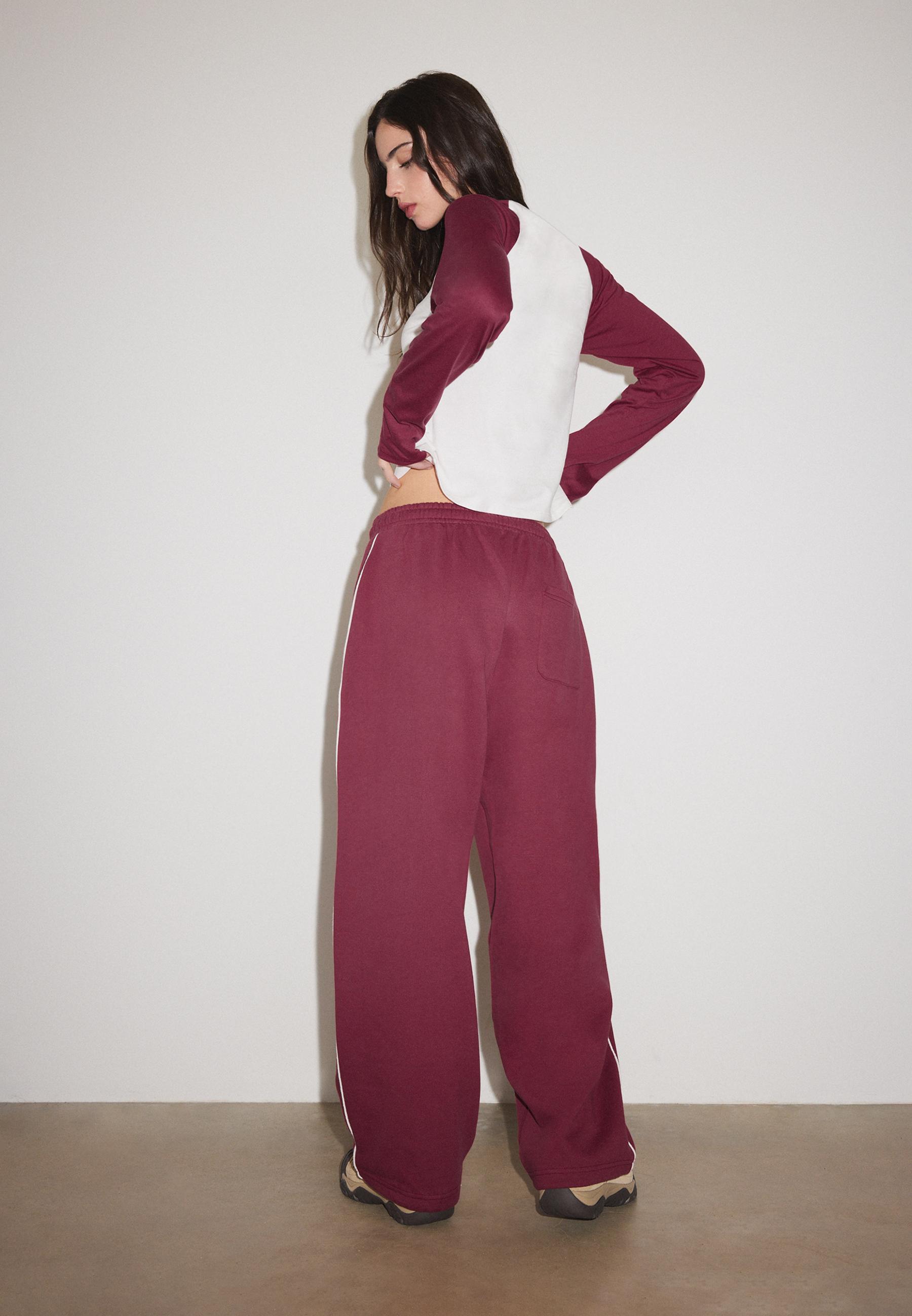 Plush joggers with piping and toggles — Dark red